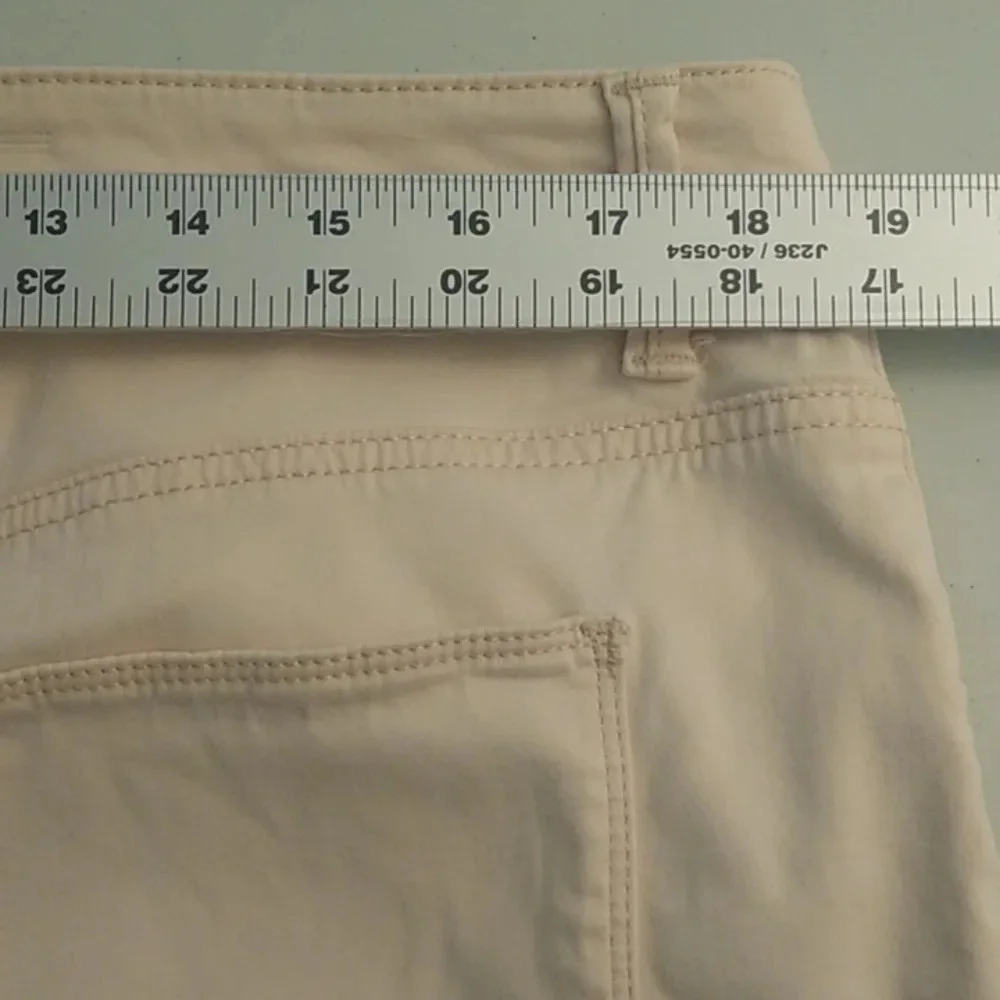 CHICO'S PLATINUM CROP, SOFT BRUSHED FABRIC, HIGH WAIST, STRETCH CROP JEAN